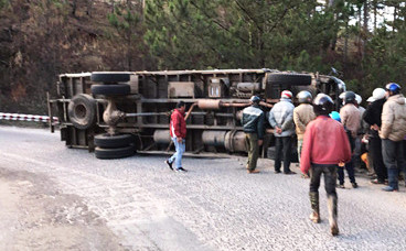 Hiện trường vụ lật xe