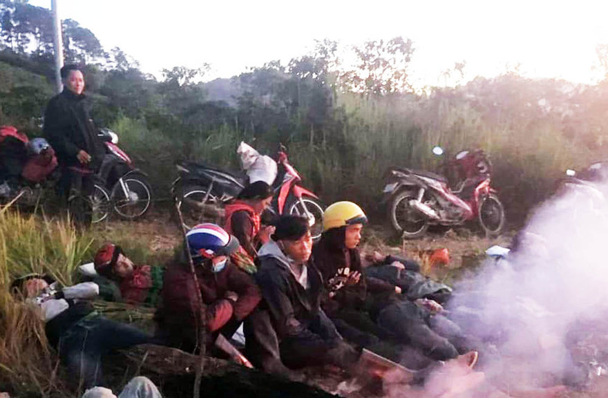 Nhóm người bị ngăn chặn, không cho xâm nhập trái phép VQG