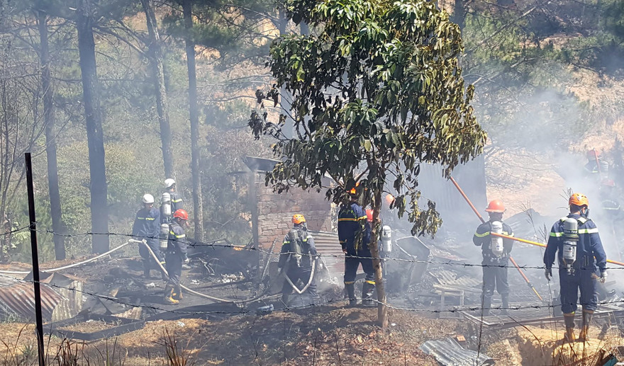 Dập tắt đám cháy nhà ở Phường 4. Đà Lạt