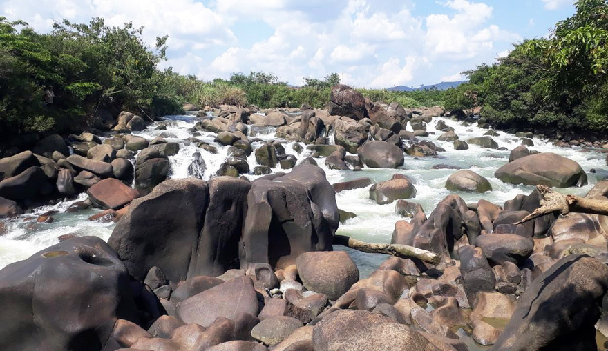 Bãi đá thác Liêng Ệp