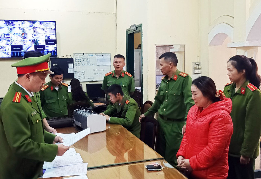 Đọc lệnh bắt tạm giam Hoàng Thị Điệp