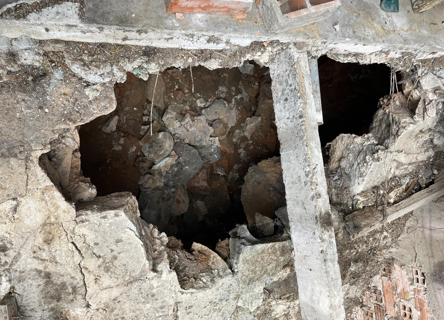 Hàm ếch nguy hiểm phía sau lớp đá của ta luy