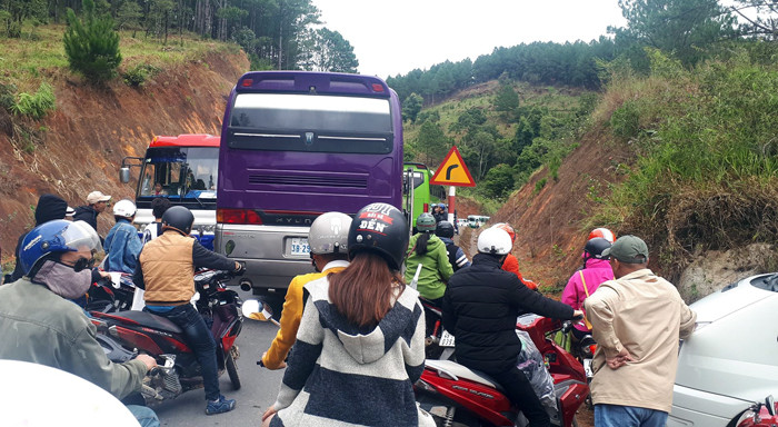 kẹt cứng tại một đường đèo ở Đà Lạt 