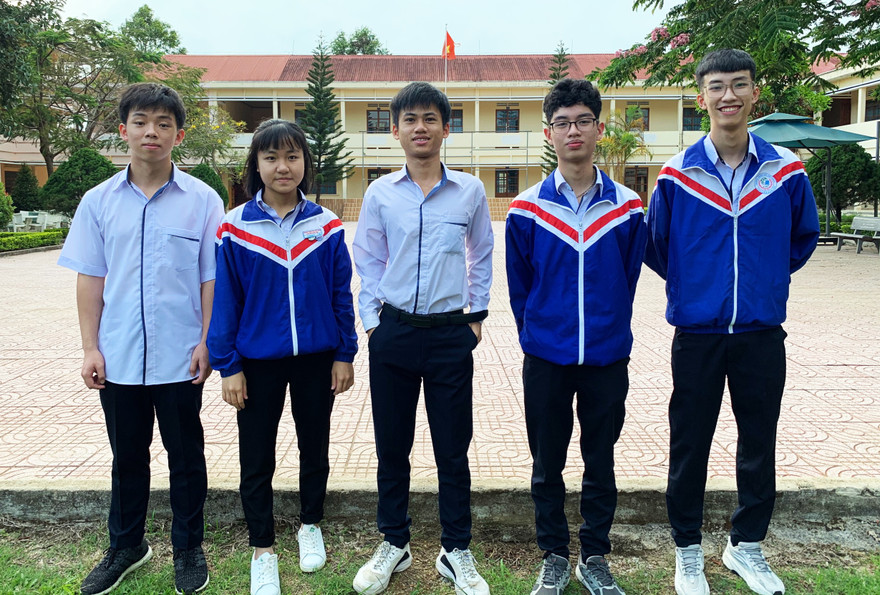 5 HS vừa đạt học bổng du học Nga 