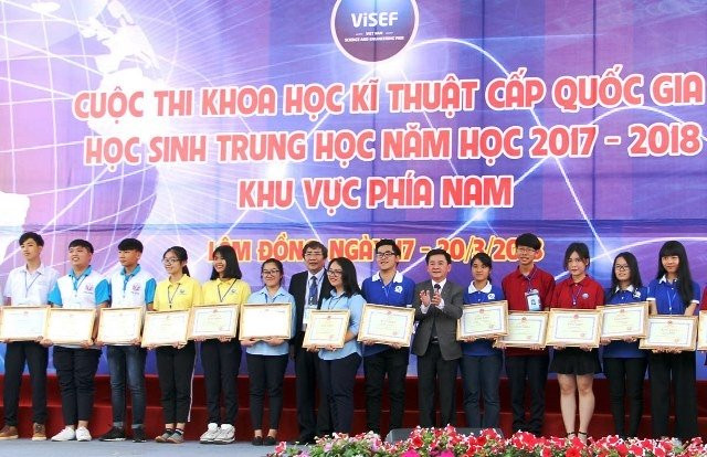 Trao giải Nhất cho các dự án
