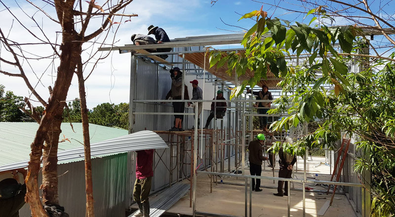 Tháo dỡ nhà xây dựng trái phép tại hố Bảo Đại