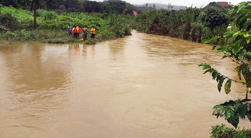 Tìm kiếm nạn nhân ở suối Darsal