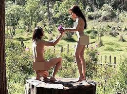 Cặp đôi khỏa thân trên hồ Tuyền Lâm