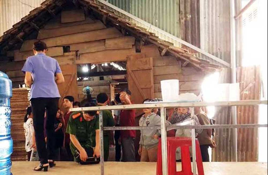 Các cơ quan chức năng đang tiến hành khám nghiệm