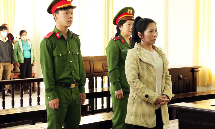 Bị cáo nghe Hội đồng xét xử tuyên án