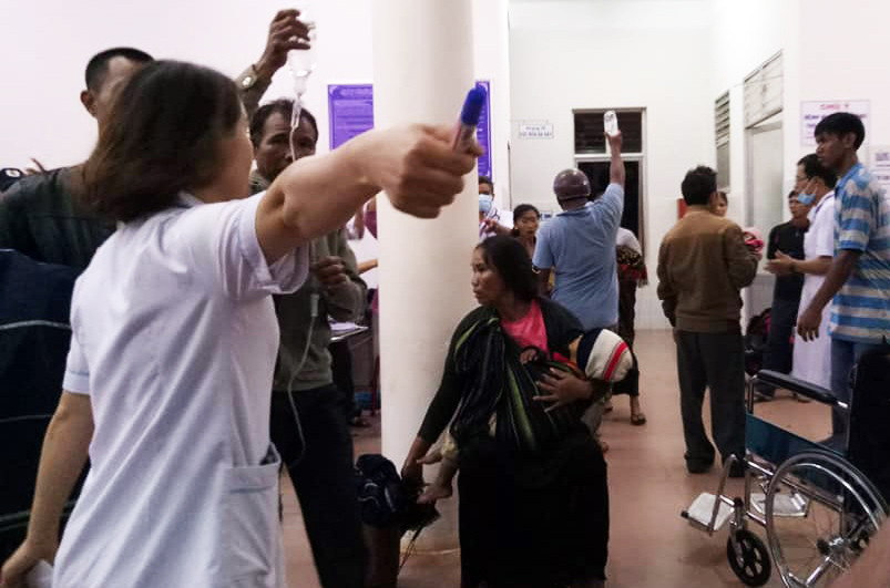 Cả trăm thực khách phải vào bệnh viện cấp cứu sau khi ăn cỗ cưới