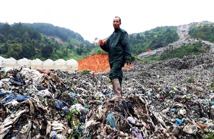 Bãi rác Cam Ly gần như lộ thiên, sạt lở kinh hoàng