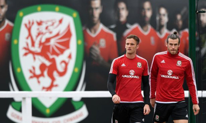 Bale và các đồng đội sẽ được thưởng lớn nếu đánh bại tuyển Anh.