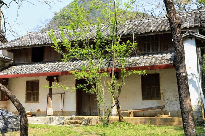 Trong khuôn viên Khu nhà Vương ở huyện Đồng Văn