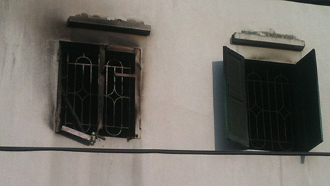 Bị vợ ngăn không cho đi ăn cỗ, mang xăng đốt nhà