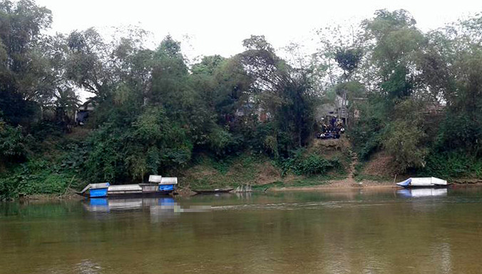 Hiện trường phát hiện thi thể nam giới bị trói. Ảnh Dân Trí