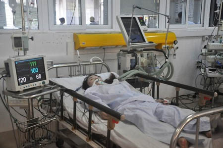 Bệnh nhân nữ trong vụ 6 thanh niên chết trong quán karaoke đang được điều trị tại BV Bãi Cháy