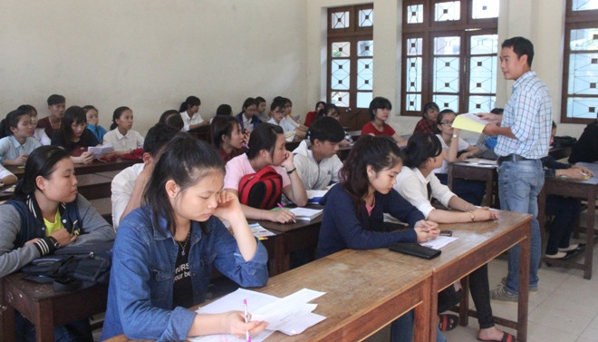 Quảng Nam: 15 cán bộ coi thi báo ốm