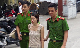 Ánh tại cơ quan Công an