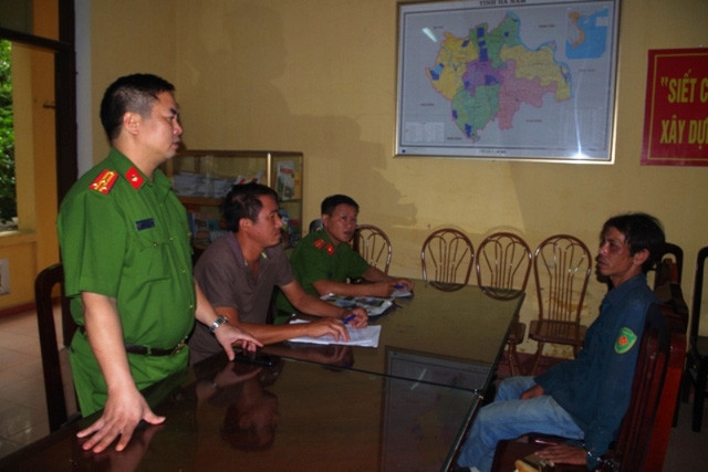 Đối tượng Đinh Văn Thiệu tại cơ quan Công an. Ảnh: Công an Hà Nam