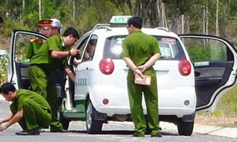 Cơ quan công an điều tra một vụ cướp taxi. Ảnh chỉ mang tính minh họa