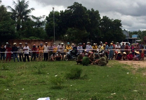 Hiện trường nơi người dân bao vây đánh chết nghi phạm trộm. Ảnh: Hải Hà