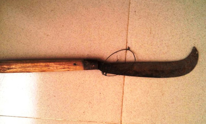 Cầm dựa chặn đầu xe ô tô định đập phá thì bị tài xế lái xe tông tử vong. Ảnh chỉ mang tính minh họa