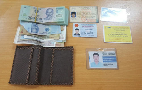 Tài sản trong ví. Ảnh: Thanh Tùng