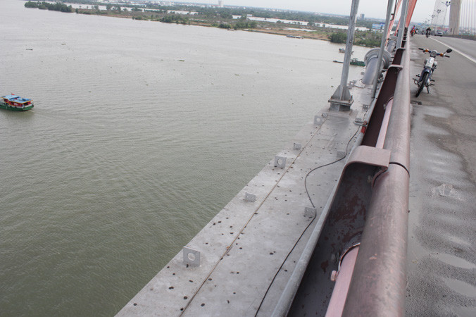 Cầu Cần Thơ, nơi chị M. định tử tử.