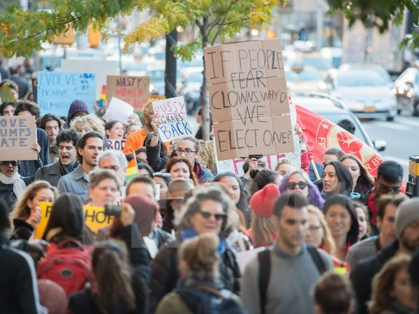 Biểu tình tại New York, phản đối Tổng thống đắc cử Donald Trump. (Nguồn: AFP/TTXVN)