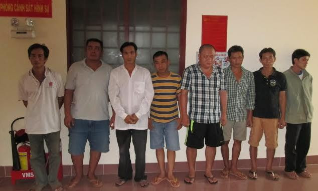 Những đối tượng đánh bạc bị bắt.	