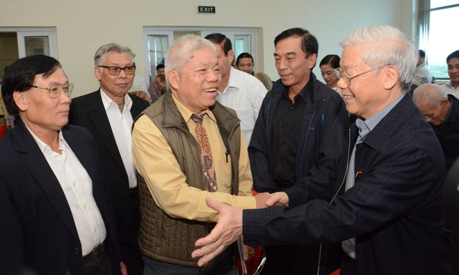 Tổng Bí thư tiếp xúc với cử tri các quận Ba Đình, Tây Hồ (Hà Nội). Ảnh: Như Ý