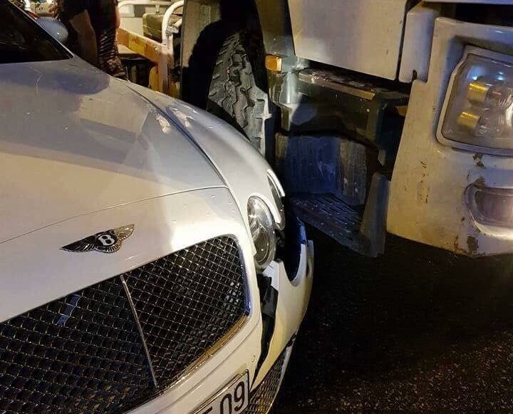 Chiếc Benley bị hư hỏng nặng phần đầu.