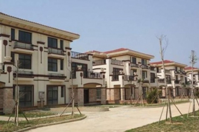 Khu biệt thự sang trọng mà ông Chen xây dựng để tặng người dân quê hương. Ảnh: SCMP