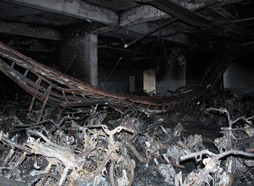 Lửa bùng phát dữ dội nhưng hệ thống báo cháy, phun nước tự động không hoạt động. Ảnh:Duy Trần.