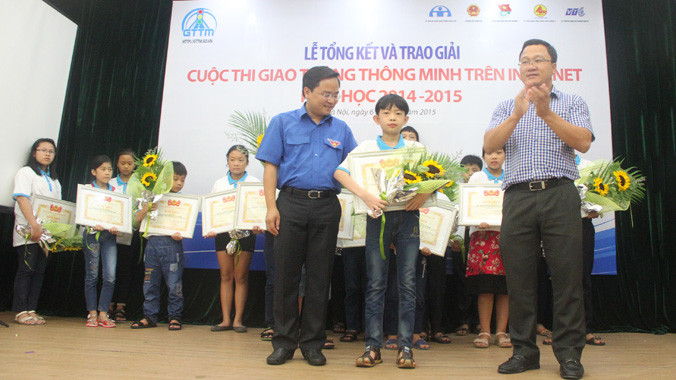 T.Ư Đoàn trao giải cuộc thi Giao thông thông minh trên internet
