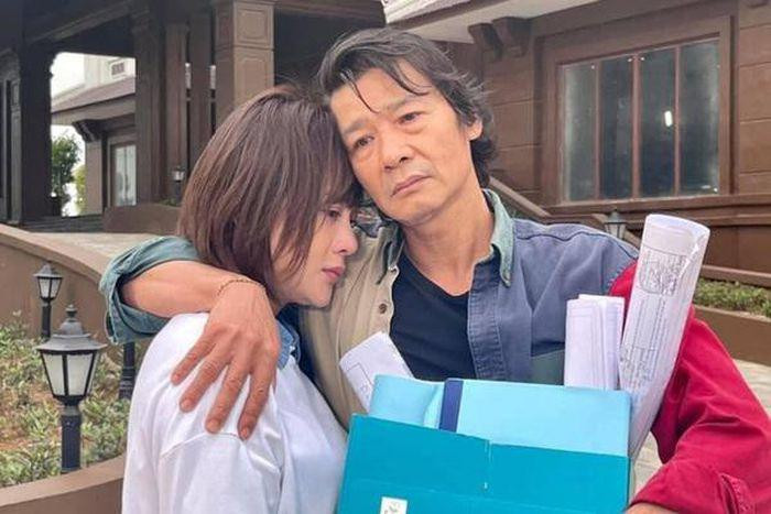 Showbiz 11/8: Ông Sinh từng bị đạo diễn Hương vị tình thân mắng vì lý do không ngờ