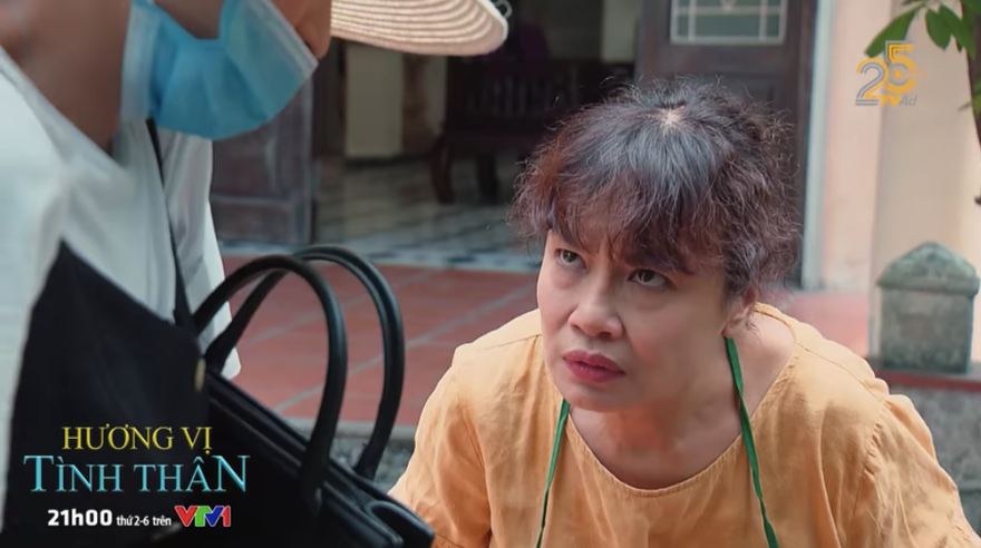 Diễn viên Tú Oanh được nhận xét vào vai bà Bích cực ngọt trên phim nhưng tạo hình nhân vật lại khiến khán giả ngao ngán. 