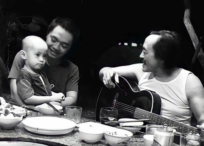 Showbiz 8/8: Con trai chia sẻ hình ảnh xúc động của nghệ sĩ Giang Còi