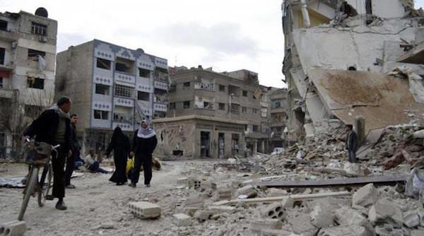 Cảnh đổ nát sau các cuộc không kích nhằm vào IS. (Nguồn: geo.tv)