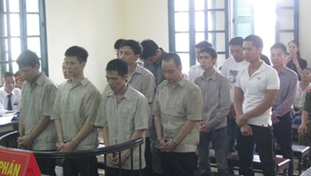 Các bị cáo liên quan đến vụ truy sát bị xét xử trước đó vào ngày 9/5/2013.