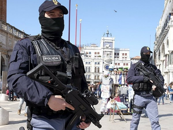 Lực lượng an ninh Italy. (Nguồn: Reuters)