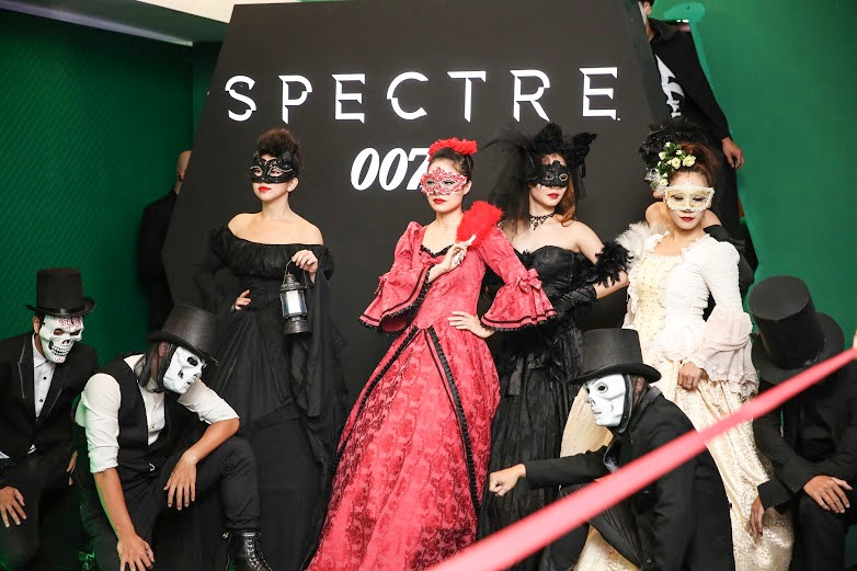 Khán phòng sôi động với màn trình diễn đẳng cấp điệp viên.