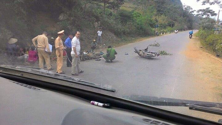 Tai nạn xảy ra, 3 người bị thương, 2 xe hư hỏng nặng. Ảnh: Đức Hưởng