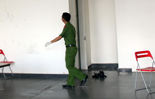 Công an khám nghiệm hiện trường