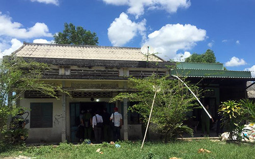 Căn nhà của Lợi, nơi ông ta cố thủ sau khi bắn chết vợ cũ