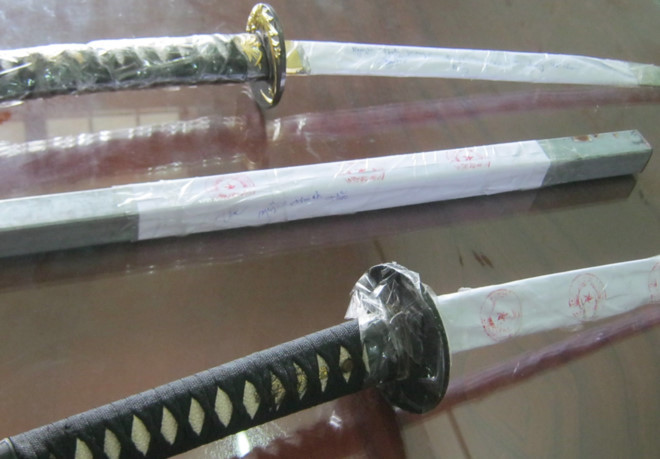 Hung khí 2 băng nhóm mang đi để chém nhau