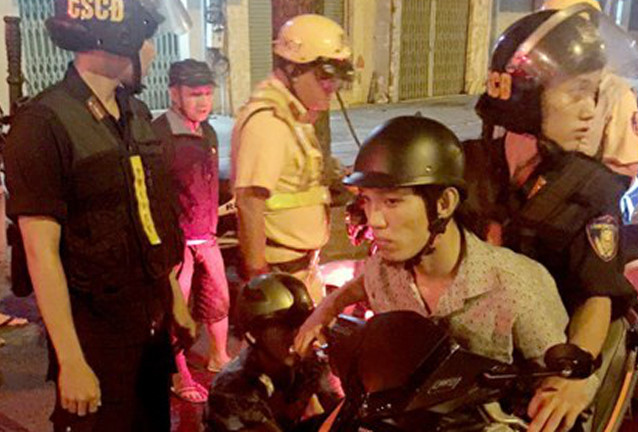 Ngoãn và Trung lúc bị cảnh sát bắt giữ. Ảnh: PC67 cung cấp