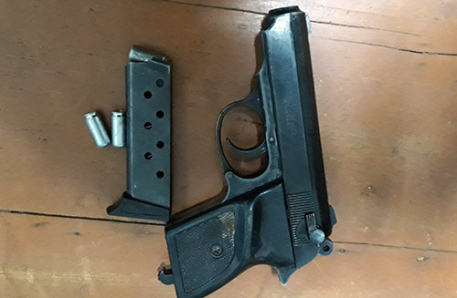 Khẩu súng được Đông mua của một người cùng địa phương