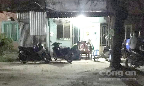 Công an lấy lời khai nhân chứng